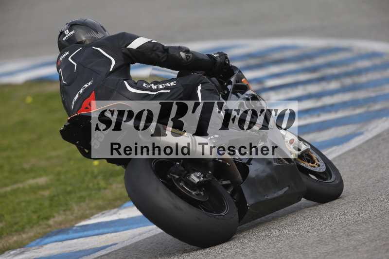 /Archiv-2024/01 26.-28.01.2024 Moto Center Thun Jerez/Gruppe gruen-green/backside